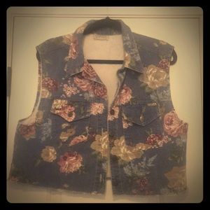 🌸 Denim Distressed Vest 🌸